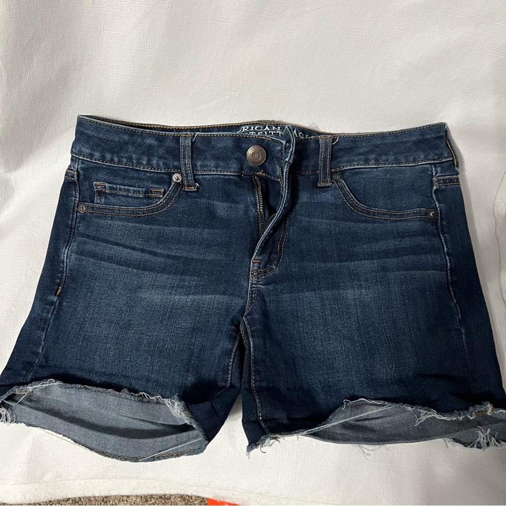 American Eagle Midi Super Stretch Raw Hem Jean Shorts Size 6